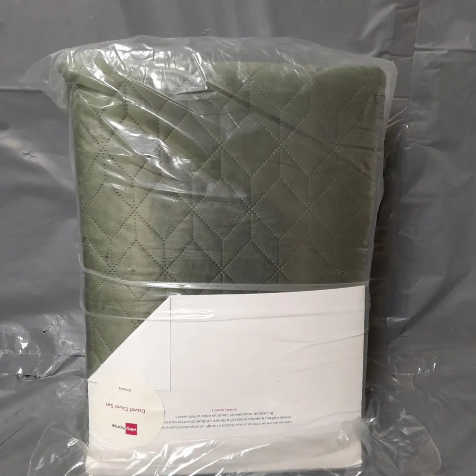 VELVET EMBROIDERED ESME DUVET COVER SET - GREEN DOUBLE