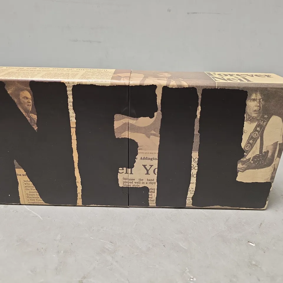 NEIL YOUNG ARCHIVES CD SET 