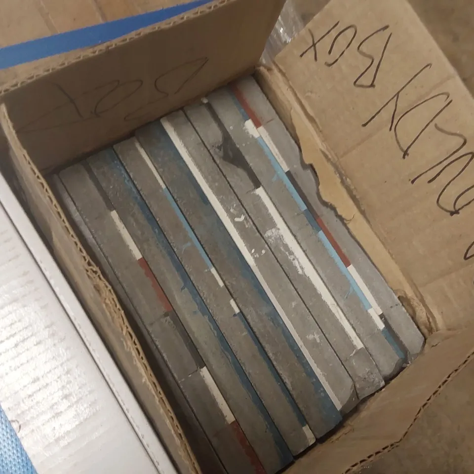 PALLET CONTAINING APPROXIMATELY 44X BOXES OF 9PCS MIXED ENCAUSTIC 20 X 20CM TILES, 6X BOXES OF 20PCS MOSAIC TILES