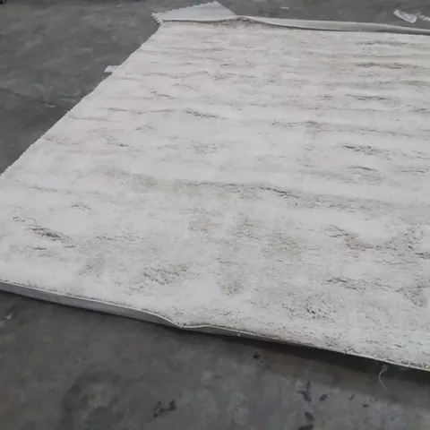 QUALITY DESIGNER AREA RUG - APPROXIMATELY 270X200CM