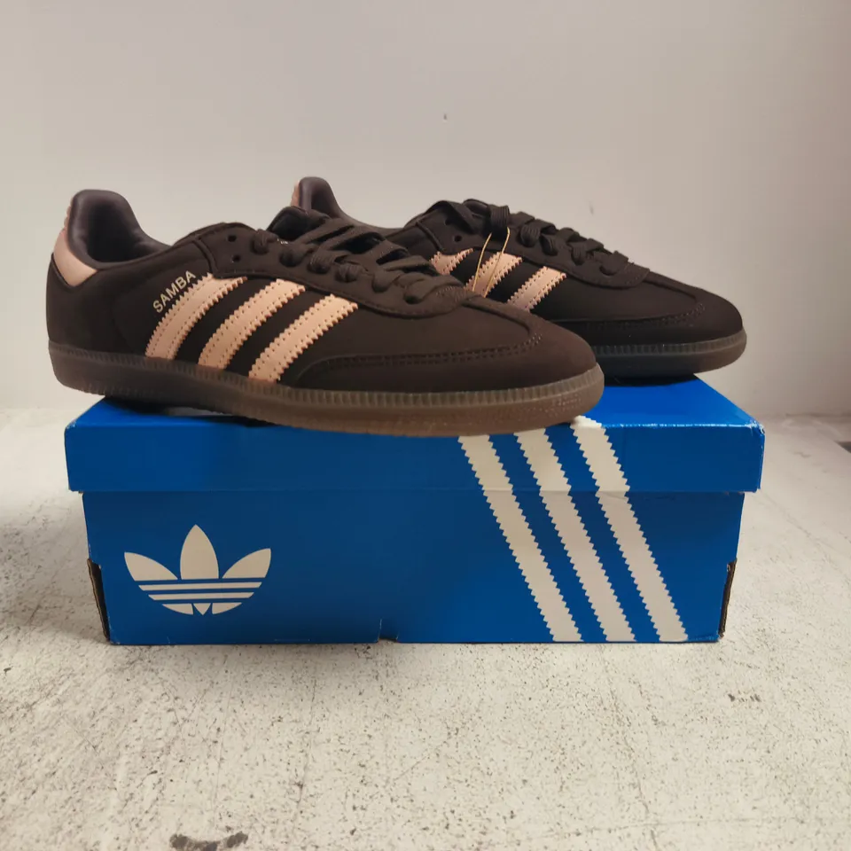 BOXED PAIR OF ADIDAS SAMBA TRAINERS IN BROWN/DUSTY PALE PINK SIZE UK 6