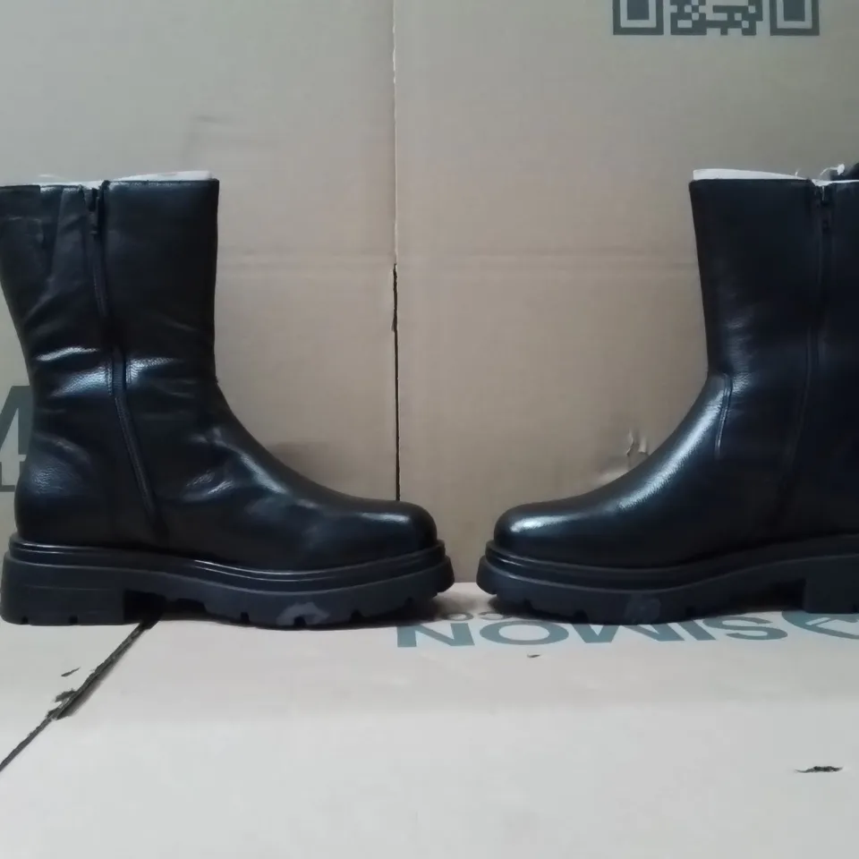 BOXED BRAND NEW APPROXIMATELY 5 SIMPLY BE BREENER WIDE SHOES BLACK SIZE 6