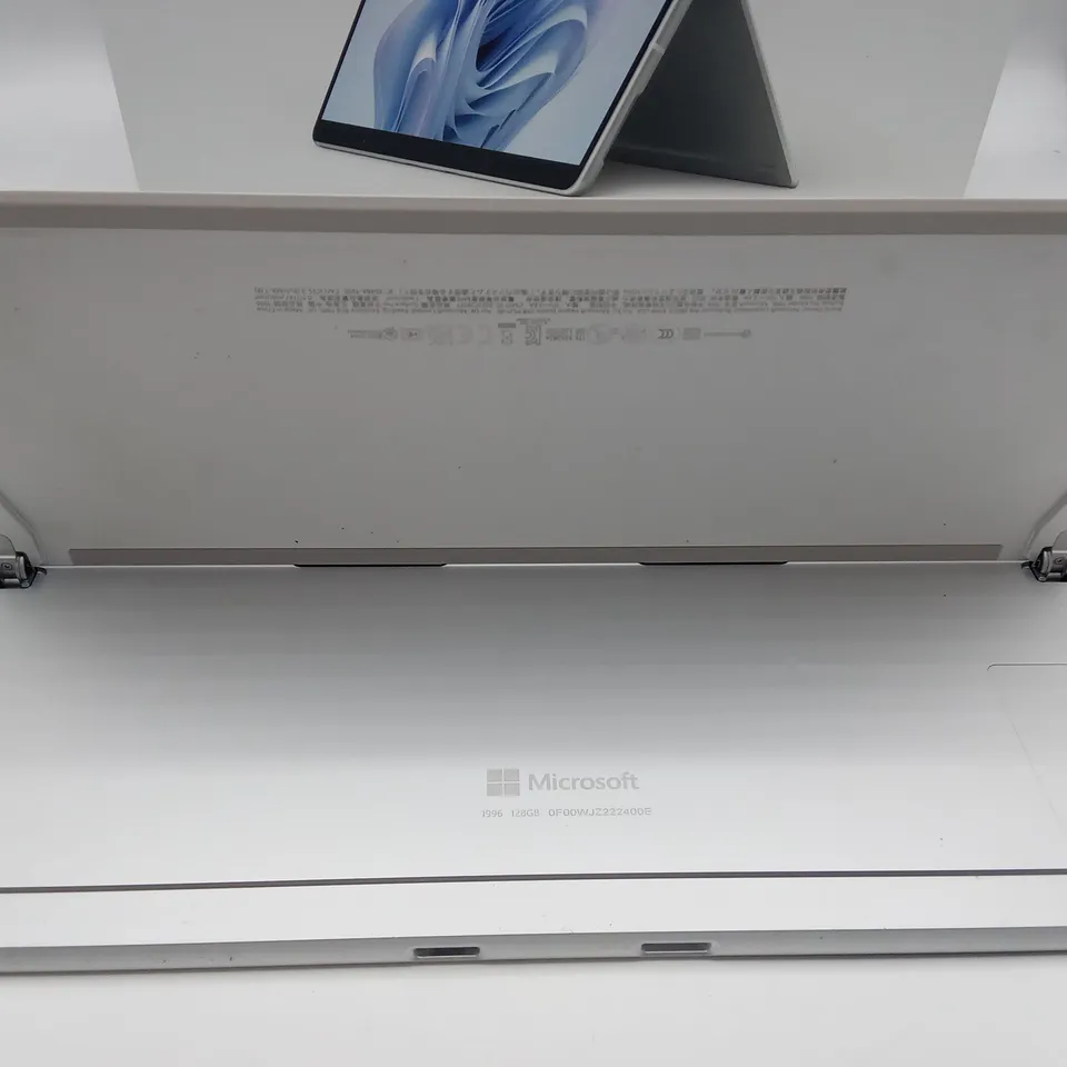 BOXED MICROSOFT SURFACE PRO 9 8GB/128GB IN PLATINUM
