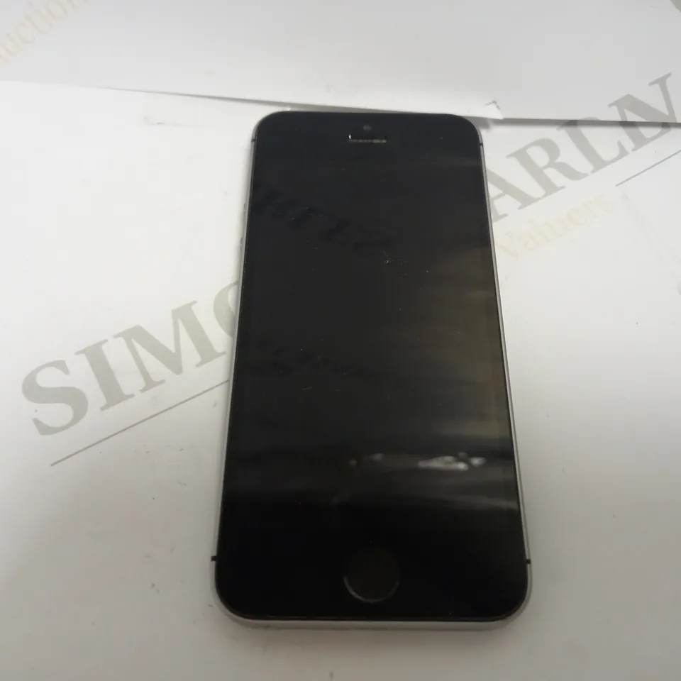 APPLE IPHONE SE (1ST GENERATION) - SILVER 