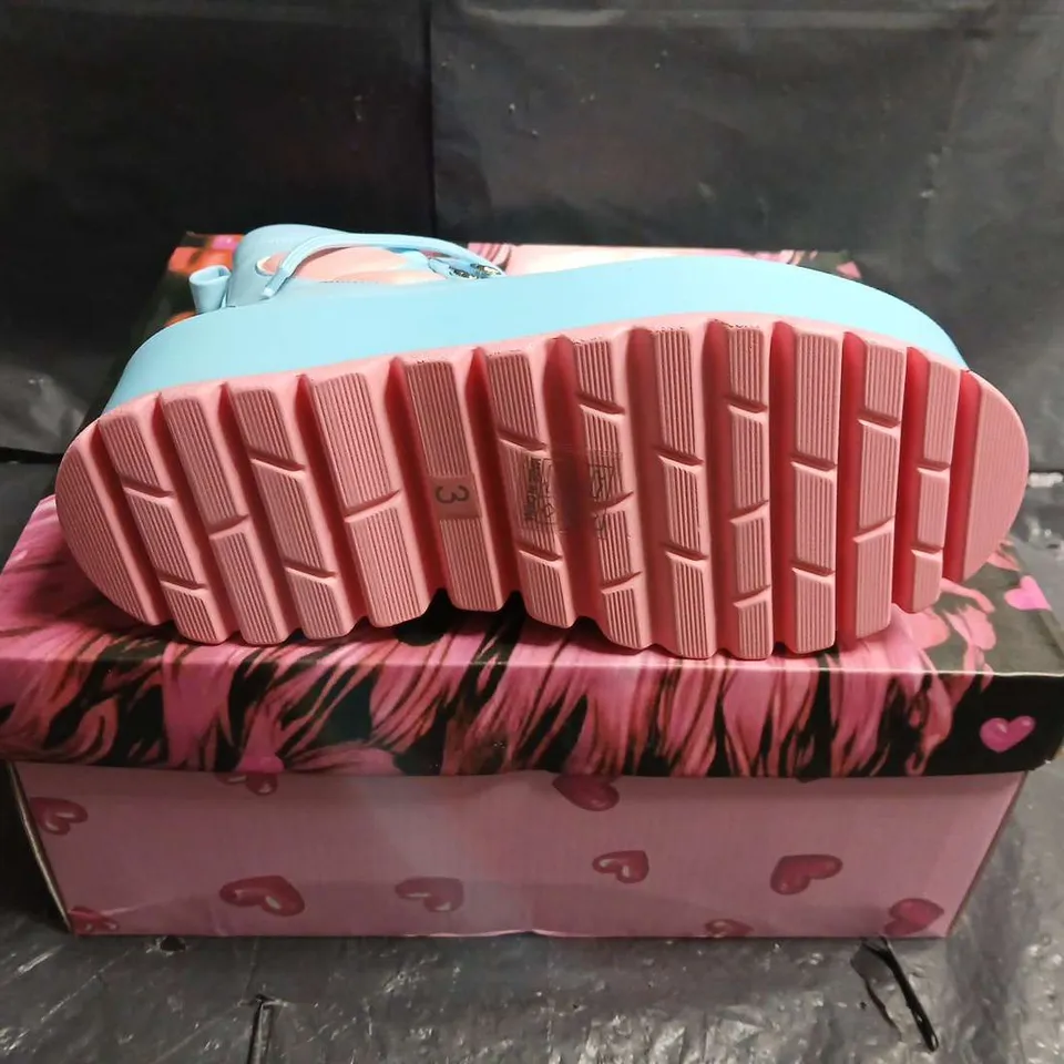 BOXED PAIR OF KOI CHIBI CHERUB KAWAII HEART BOOTS - UK SIZE 3