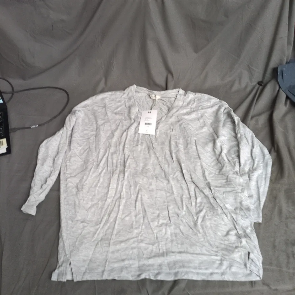 HUSH GILLIAN WIDE JERSEY V NECK TOP - PALE GREY MARL - UK SIZE S