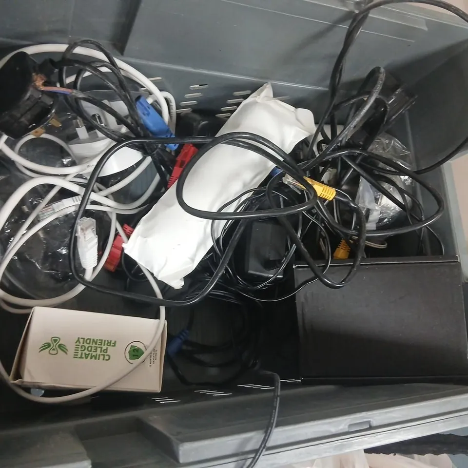 ASSORTED HOUSEHOLD PRODUCTS TO INCLUDE; BT BUSINESS COMPLETE WI‑FI PLUS HUB, NOKIA ONT & OPENREACH SH2 KIT WITH SPLITTER CABLE – HOME NETWORKING & CONNECTIVITY