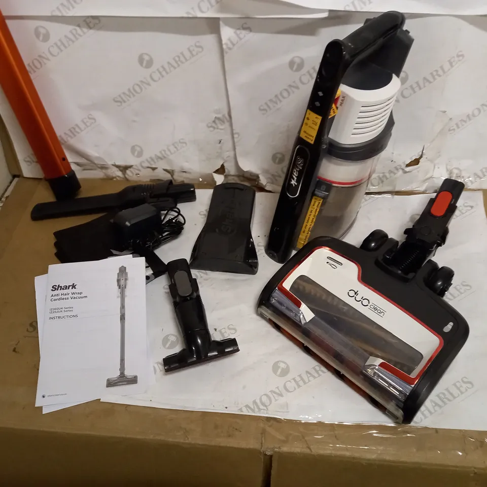 SHARK IZ201UK CORDLESS VACUUM CLEANER HOOVER 