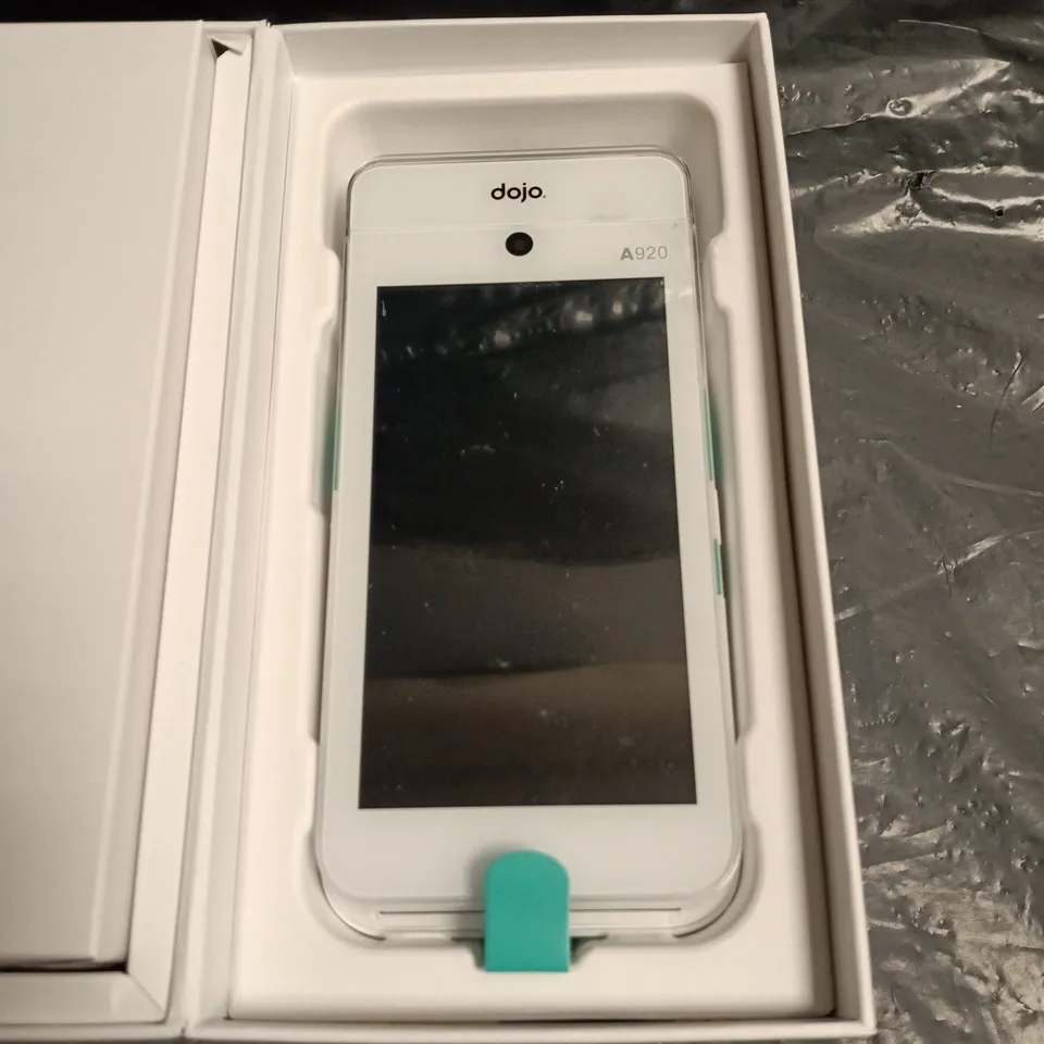 BOXED DOJO GO CONTACTLESS PAYMENT MACHINE 