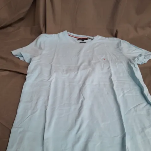 TOMMY HILFIGER LIGHT BLUE T-SHIRT SIZE L