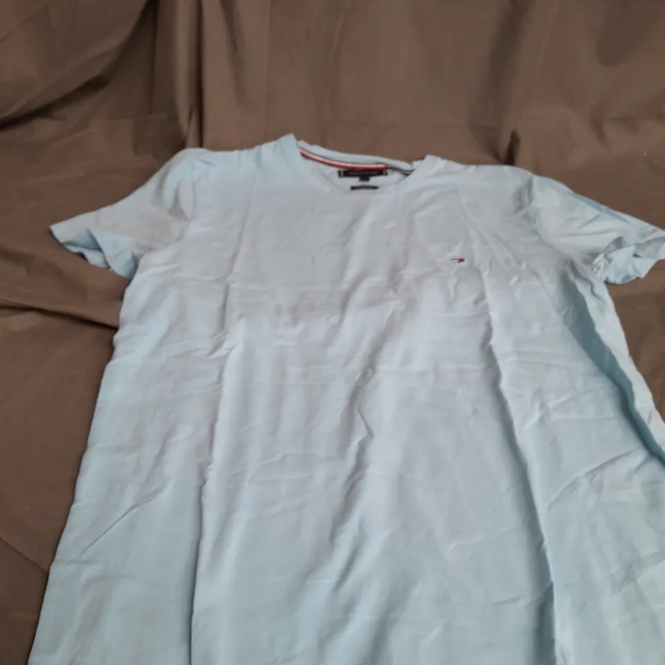 TOMMY HILFIGER LIGHT BLUE T-SHIRT SIZE L