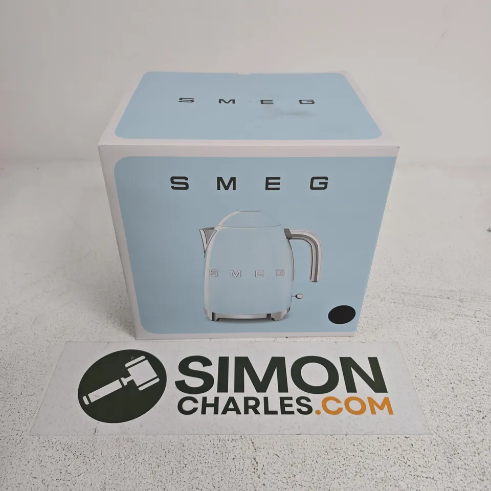 BOXED SMEG 50S STYLE KETTLE IN BLACK