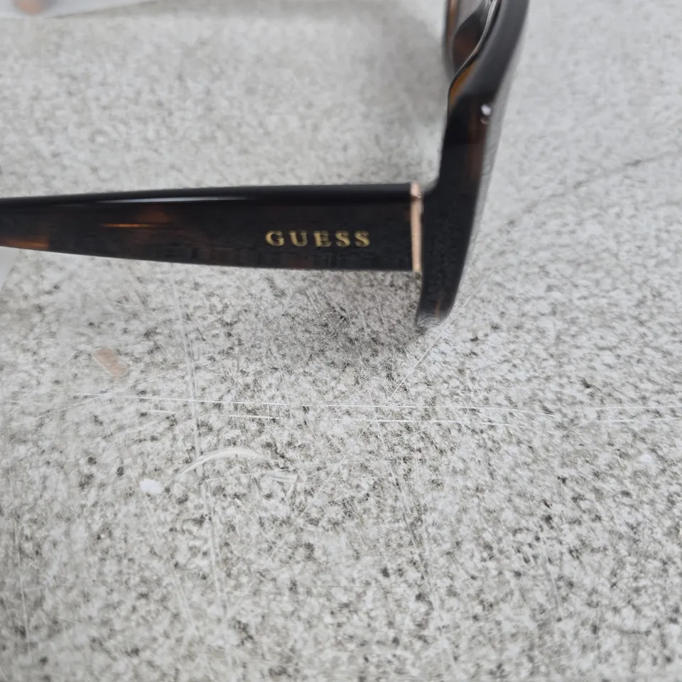 GUESS OVERSIZED SUNGLASSES IN RED CASE
