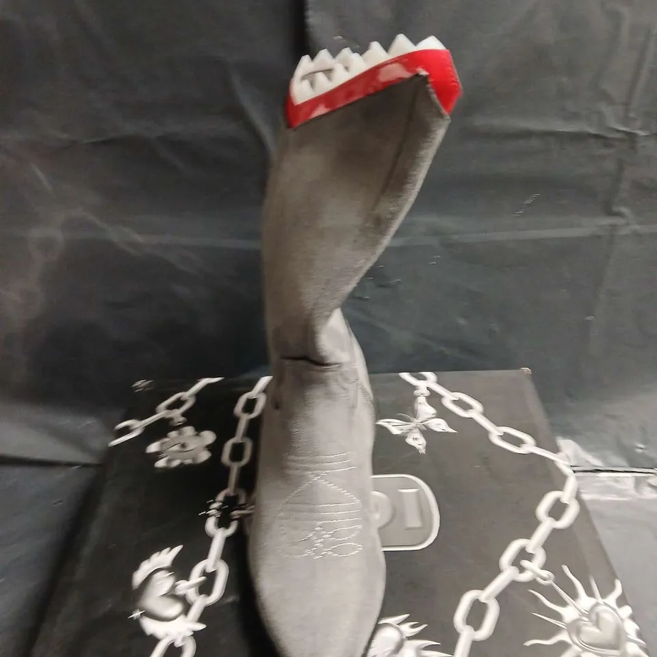 BOXED PAIR OF KOI GREY SUEDE MID-CALF BOOTS WITH JAGGED WHITE TRIM AND RED TOP – UK 3 