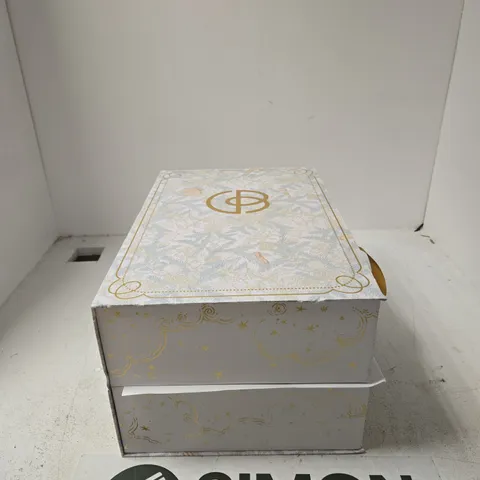 CULT BEAUTY ADVENT CALENDAR GIFT SET – 24 MINI BOXES, WHITE & GOLD PATTERN