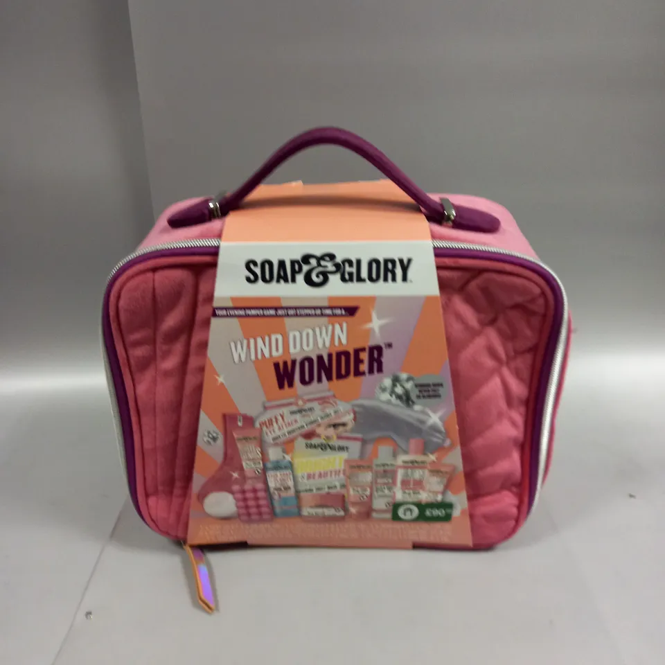 SOAP & GLORY WIND DOWN WONDER BAGSET