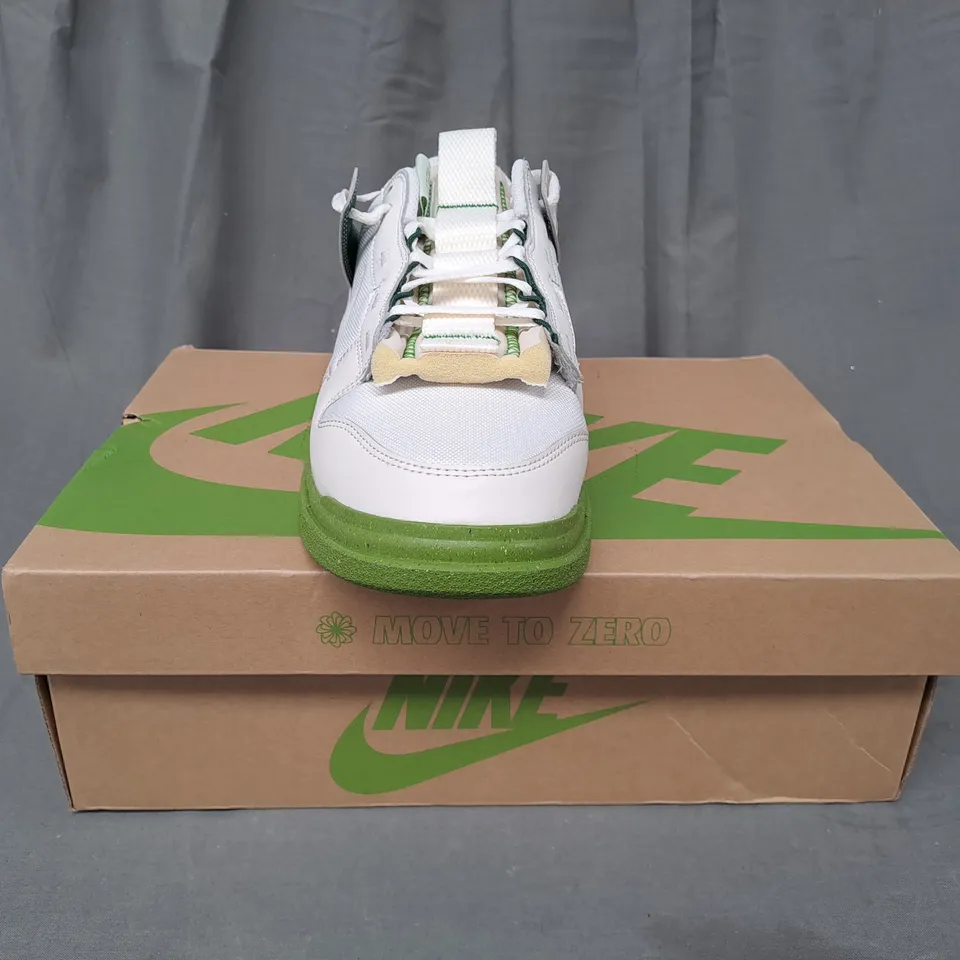 BOXED PAIR OF NIKE AIR DUNK LOW JUMBO SHOES IN WHITE/GREEN UK SIZE 10