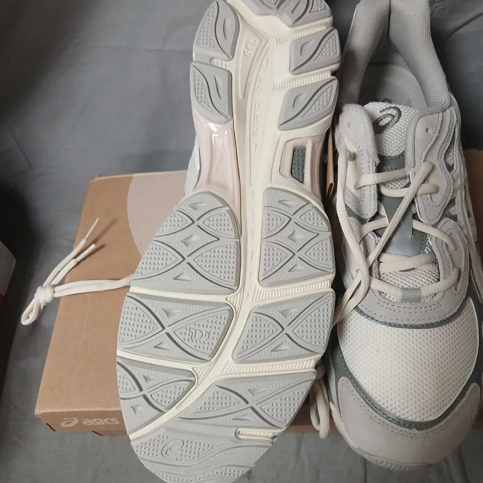 ASICS GEL-NYC SNEAKERS – CREAM/OYSTER GREY, UK 12 (US 13)