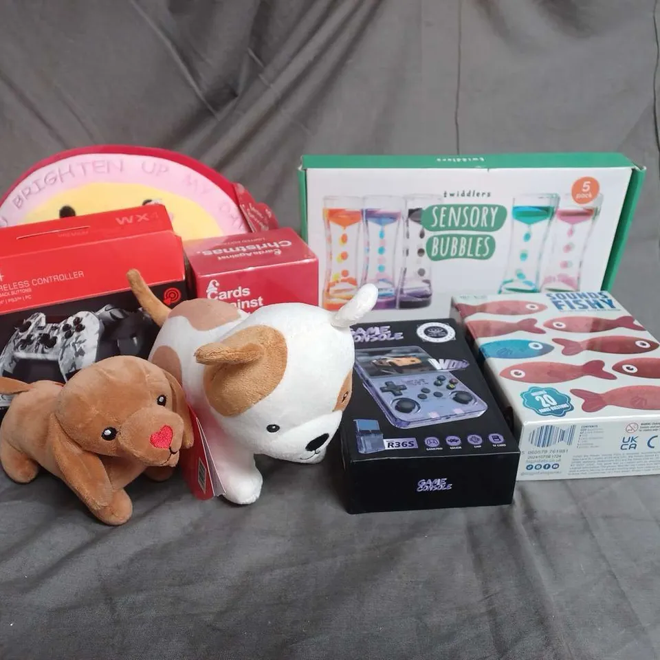 BOX OF APPROX 15 ASSORTED TOYS AND GAMES TO INCLUDE - SOUNDS FISHY GAME - GIOTECH WIRELESS WX4 CONTROLLER - LOVE & SNUGGLES RAINBOW PLUSHIE - ETC