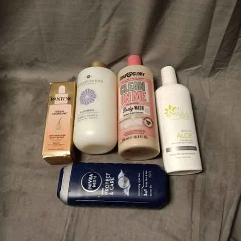 APPROXIMATELY 20 ASSORTED COSMETIC ITEMS TO INCLUDE SOAP AND GLORY, ROSE HIP ALOE LOTION, NIVEA MEN, CHAMPNEYS BUBBLE HEAVEN, PANTENE GROW ABUNDANT ETC