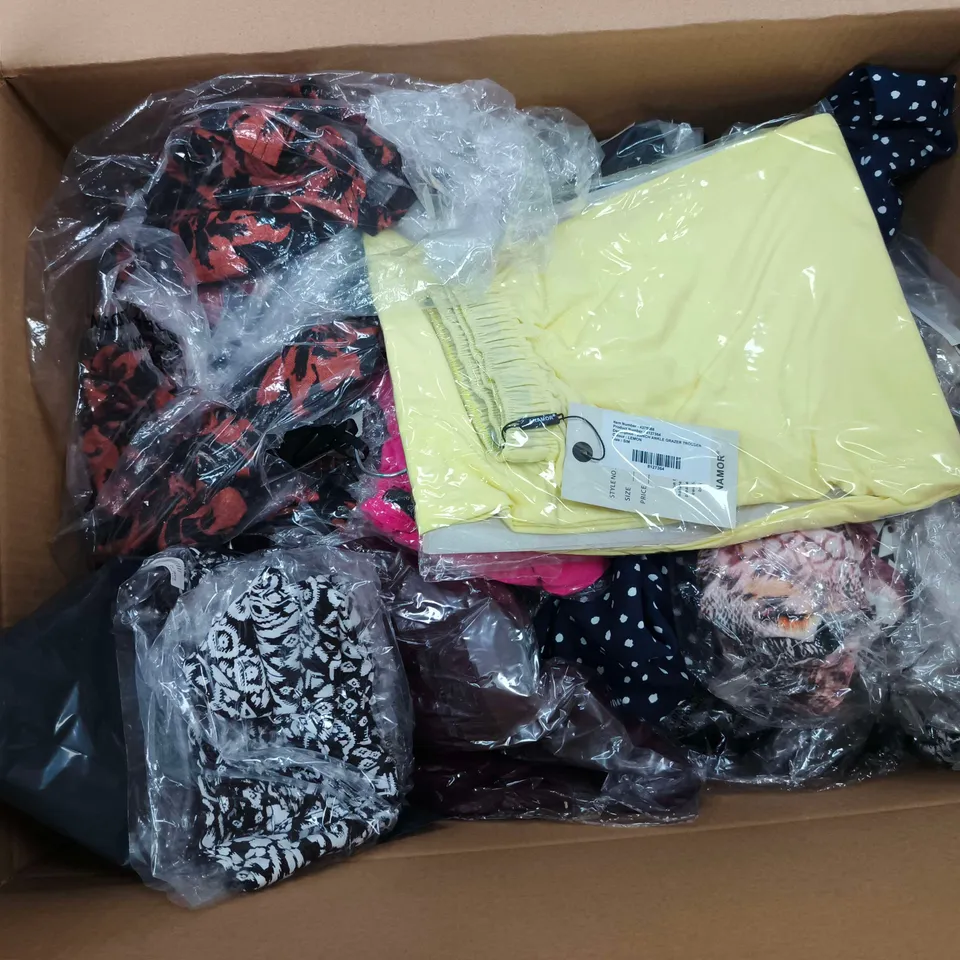 APPROXIMATELY 30 ASSORTED CLOTHING ITEMS IN VARIOUS SIZES, STYLES & COLOURS TO INCLUDE BRANDS SUCH AS LA MAREY, ANAMOR, PURE & NATURAL, ETC - COLLECTION ONLY