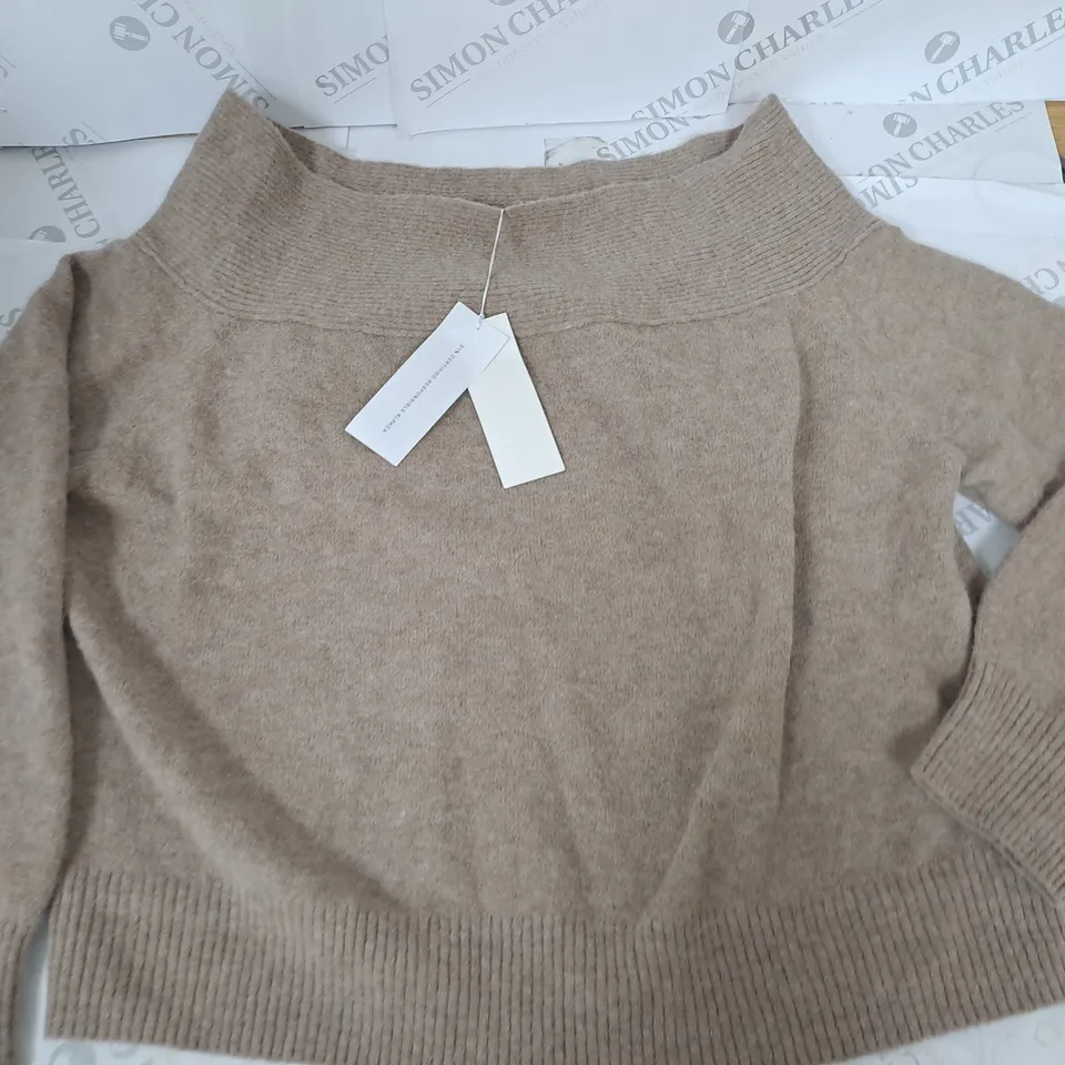 ARKET WIDE NECK JUMPER IN NATURAL - EUR L