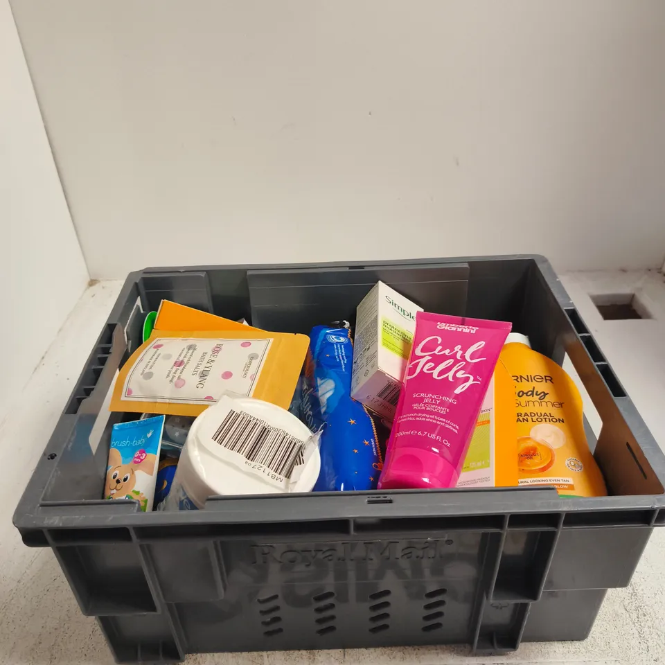 APPROXIMATELY 15 ASSORTED HEALTH AND BEAUTY PRODUCTS INCLUDING ALWAYS SECURE NIGHT, BRUSH-BABY APPLEMINT TOOTHPASTE AND MAM ORIGINAL NIGHT