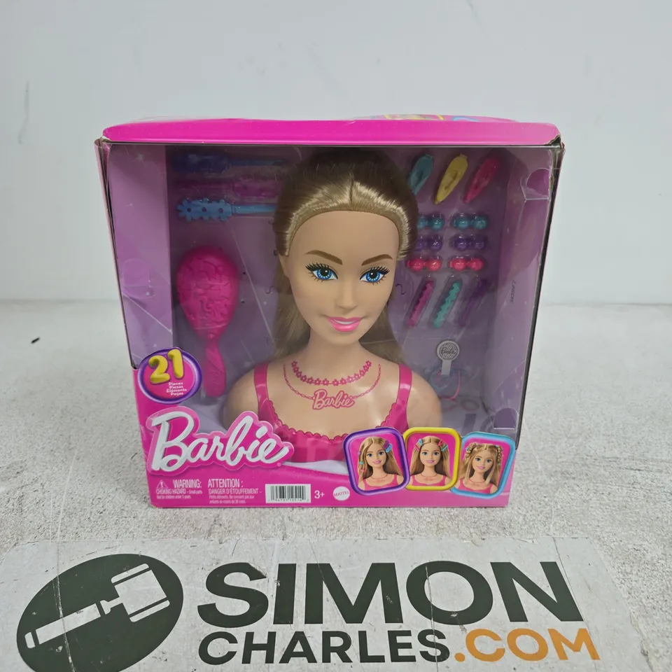 BARBIE FASHION DOLL WITH ACCESSORIES 