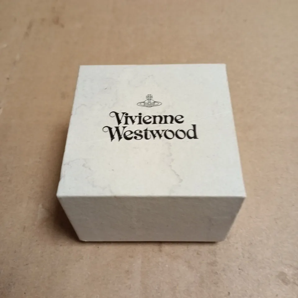 VIVIENNE WESTWOOD EAR RINGS IN BOX