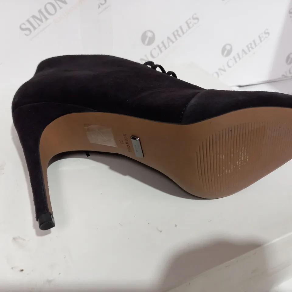BOXED REISS SUEDE CHOCOLATE BOOT HEELS - SIZE 6