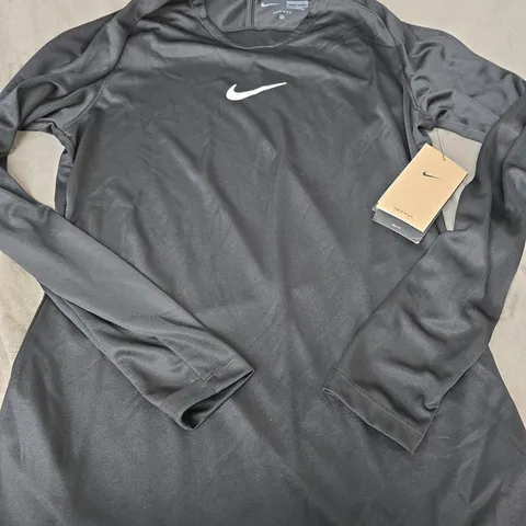 NIKE LOGO LONG SLEEVE SLEEVE SMLIM FIT TEE - SIZE M