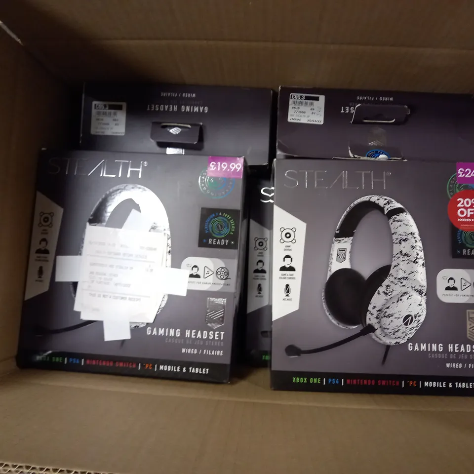 APPROXIMATELY 7 ASSORTED BOXED STEALTH GAMING WIRED HEADSETS IN WHITE AND BLACK CAMO