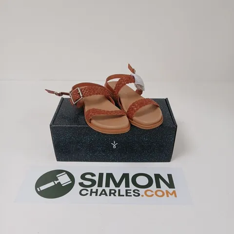 TAN EMU AUSTRALIA HYAMS LADIES SANDALS - UK 6