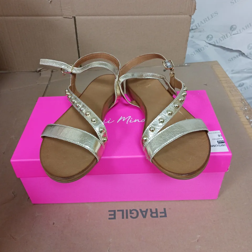 DANNII MINOGUE SUMMER LOVE SANDALS GOLD SIZE 5