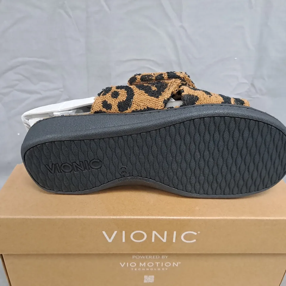VIONIC WOMEN'S RELAX SLIPPER – LEOPARD BROWN MULTI, SIZE 8