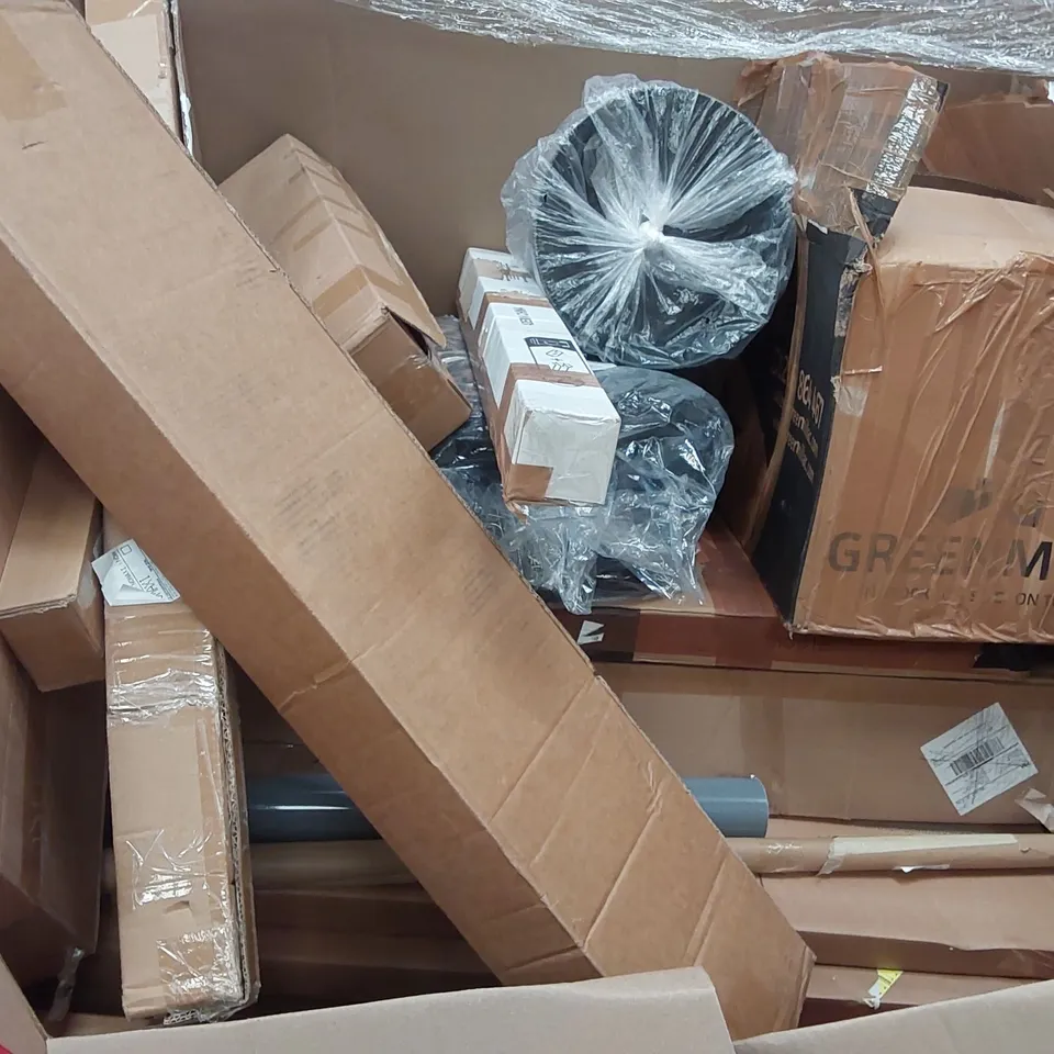 PALLET OF ASSORTED ITEMS INCLUDING: CEILING FAN, RETRACTABLE BABY GATE, RUGS, DOOR MAT, ROAMWILD PESTOFF BIRD FEEDER, CHAIR MATS ECT