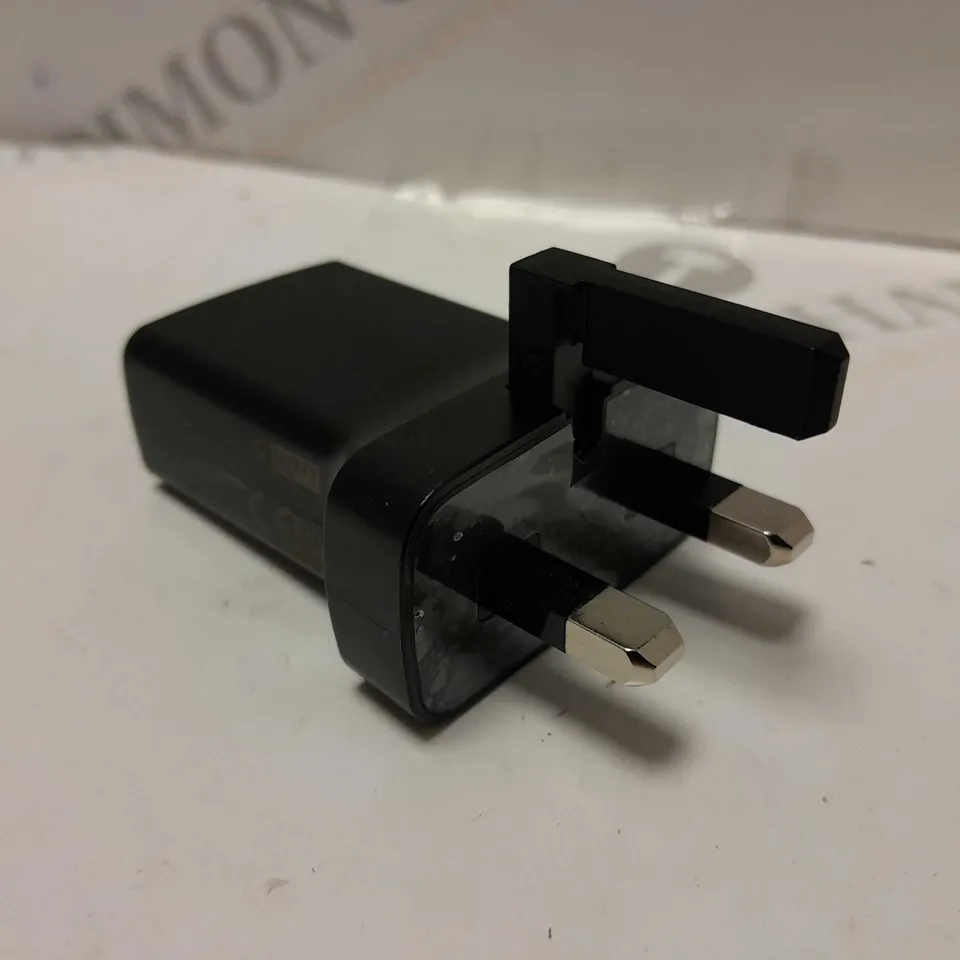 APPROXIMATELY 26 UG11UK TRAVEL ADAPTERS