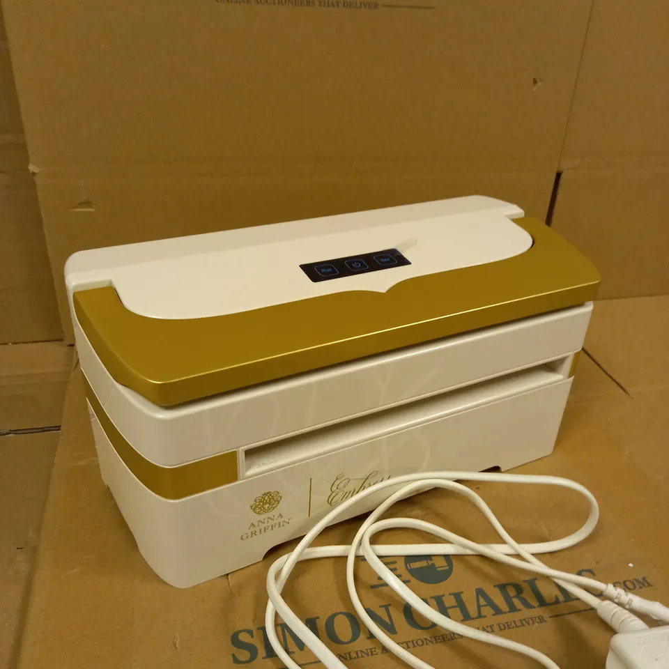 ANNA GRIFFIN EMPRESS ELECTRONIC DIE CUT & EMBOSS MACHINE WITH ACCESSORIES