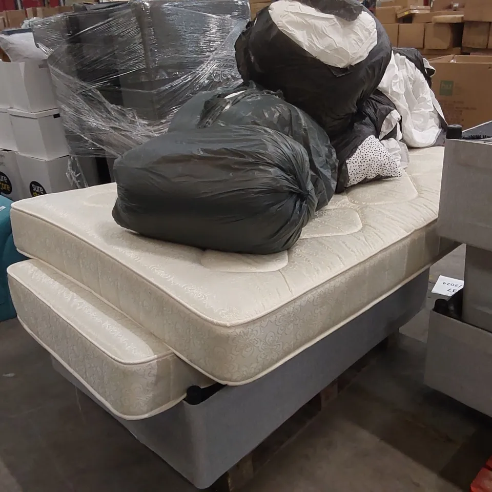 PALLET OF BEDROOM FURNISHINGS TO INCLUDE: 2 MATTRESSES, DEVON BASE, BEDDING 
