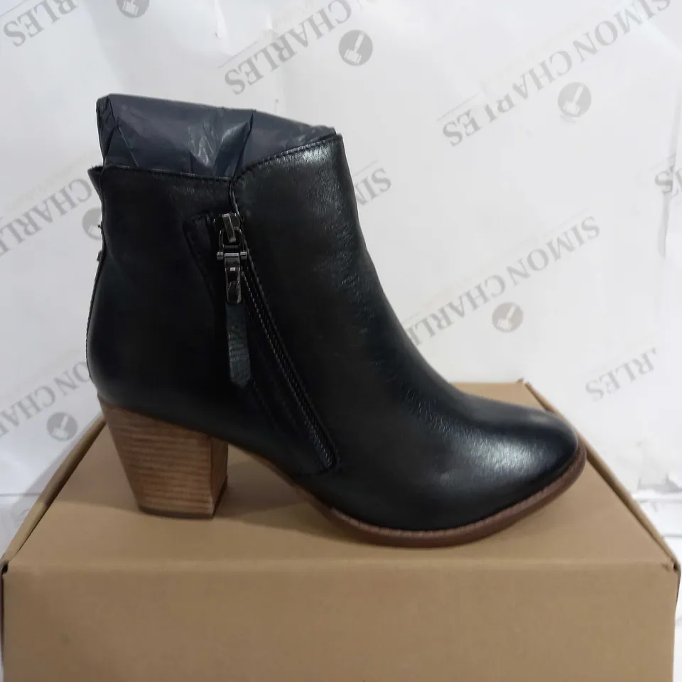 BOXED PAIR OF DUNE PAICE ANKLE BOOTS IN BLACK UK SIZE 7