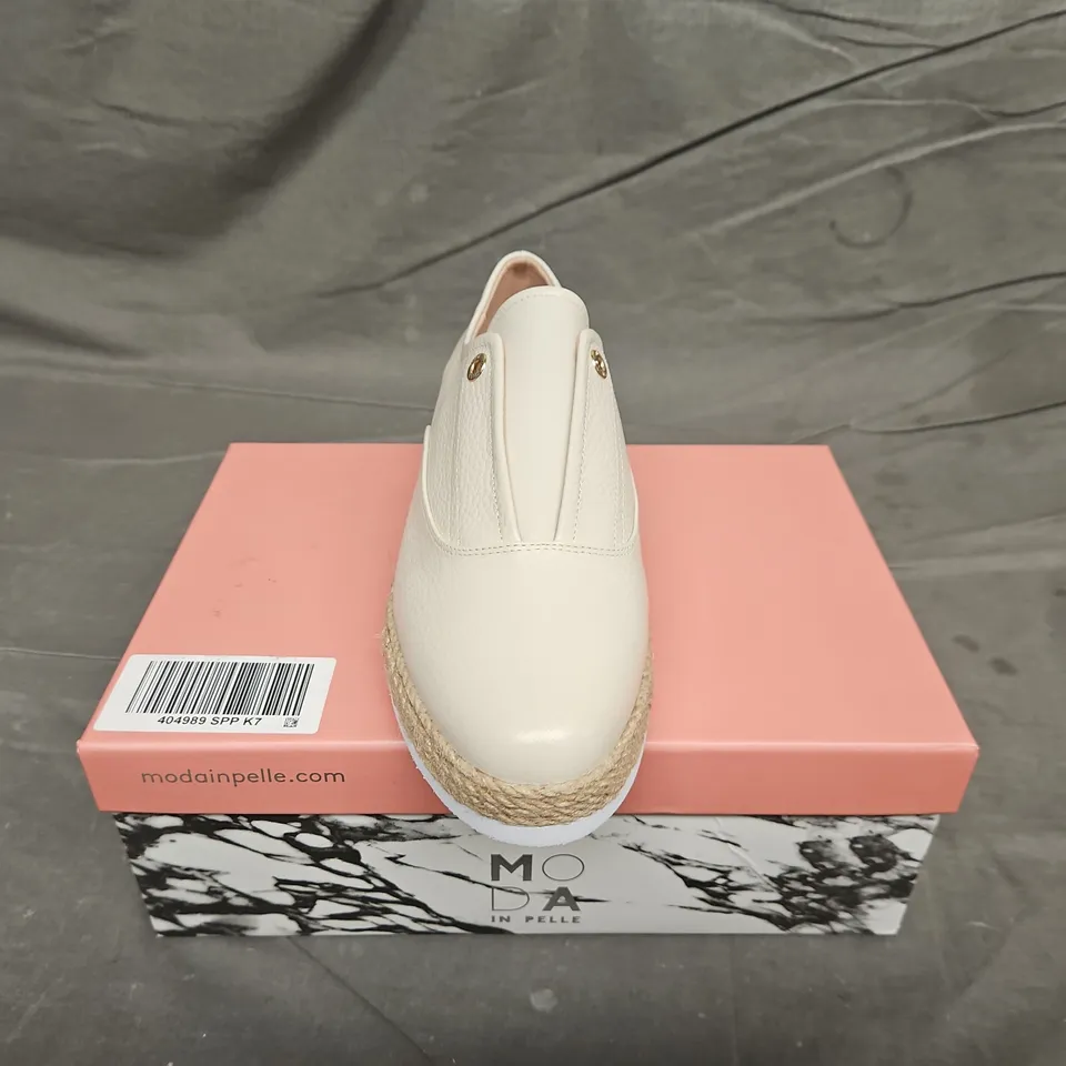 BOXED PAIR OF MODA IN PELLE FELICIE LEATHER SLIP ON LOFERS - SIZE 40