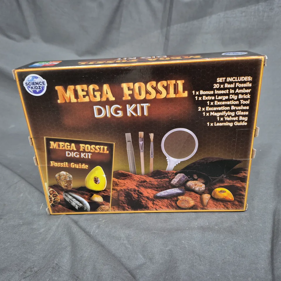 MEGA FOSSIL DIG KIT 