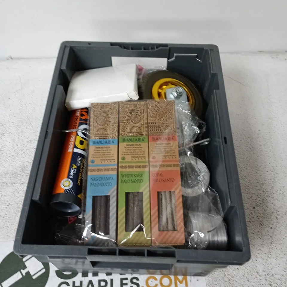 BOX CONTAINING A MIX OF APPROXIMATELY 15 ASSORTED HOUSEHOLD ITEMS INCLUDING INSENSE, METAL PARTS, WHEEL ETC.