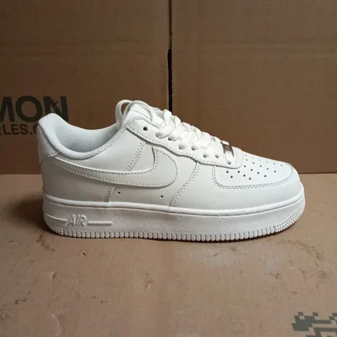 NIKE AIR FORCE 1 LOW WHITE TRAINERS SIZE 6