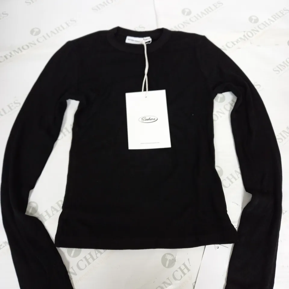 SISTERS & SEEKERS PEEP LONG SLEEVE TOP IN ROAD BLACK - XS