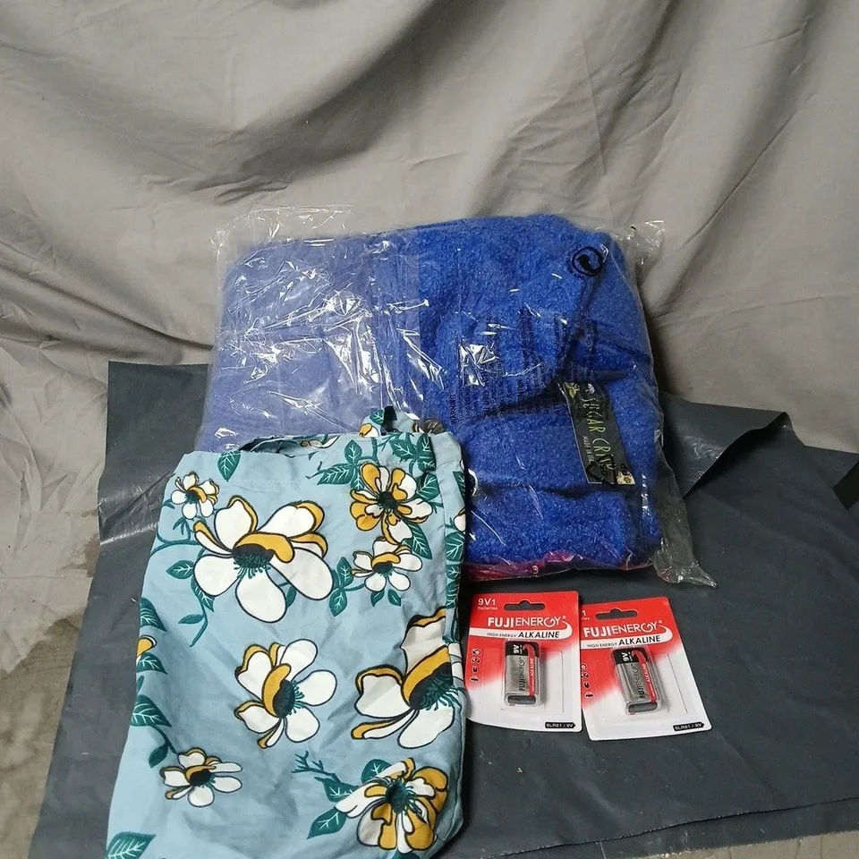 BOX OF APPROXIMATELY 20 ASSORTED ITEMS TO INCLUDE BATTERIES, CLOTHING, SHOPPING BAG ETC