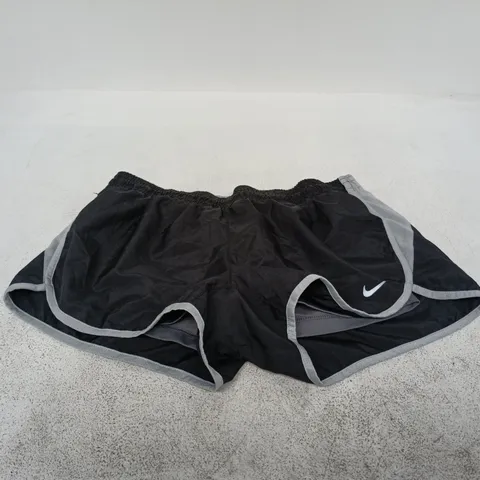 NIKE DRI-FIT MEDIUM BLACK/GREY SHORTS