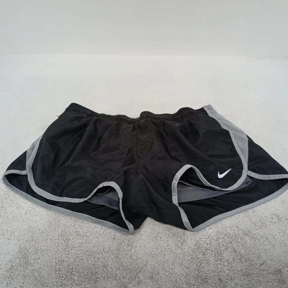 NIKE DRI-FIT MEDIUM BLACK/GREY SHORTS