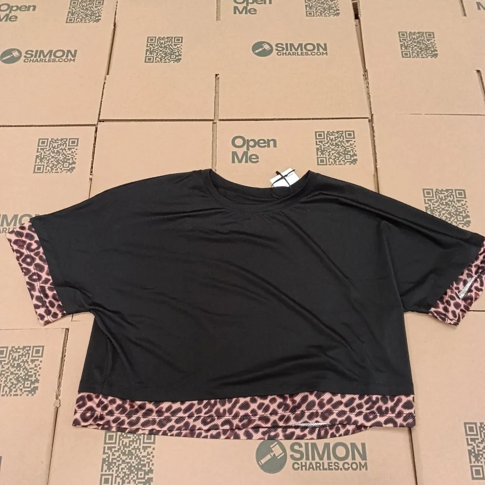 PALLET OF BRAND NEW WOMENS QUALITY DESIGNER CLOTHES APPROXIMATELY 150 TO INCLUDE; JACKETS, PANTS, DRESSES ETC