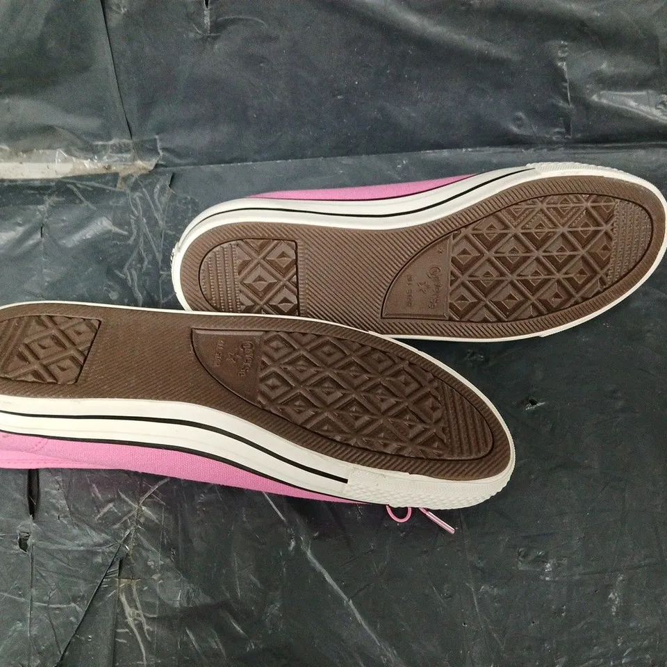 UNBOXED PAIR OF CONVERSE LOW SLIP ON PINK UK 5